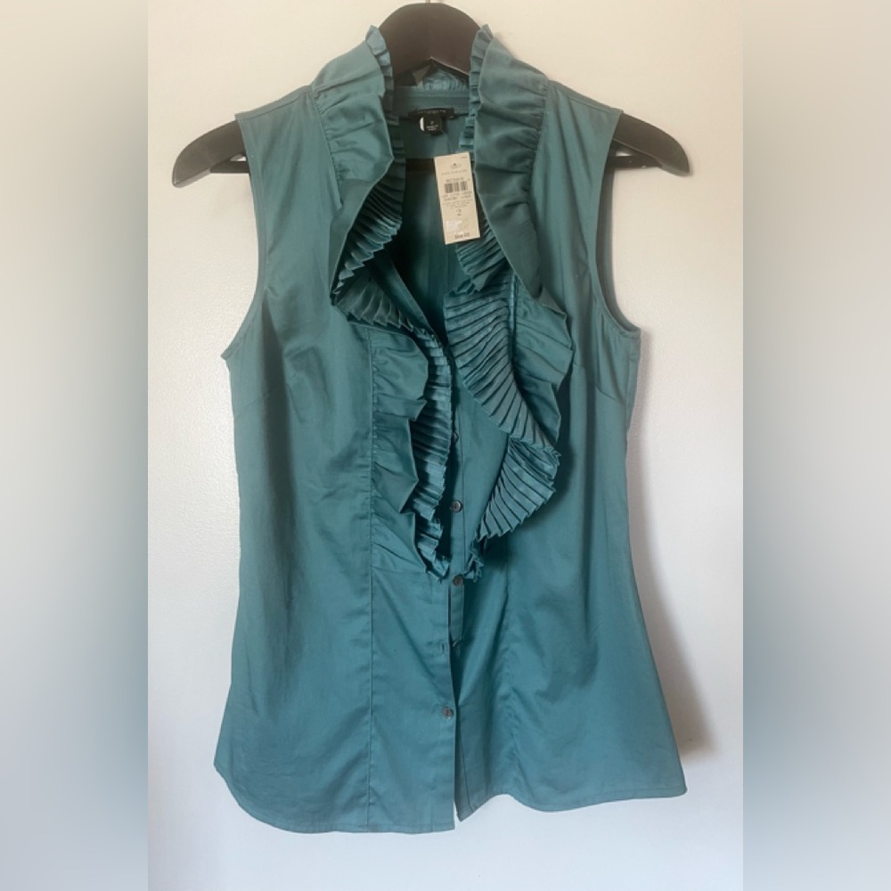 ANN TAYLOR SLEEVELESS RUFFLE FRONT BUTTON DOWN PLEATED NECKLINE TOP SIZE 2 NWT